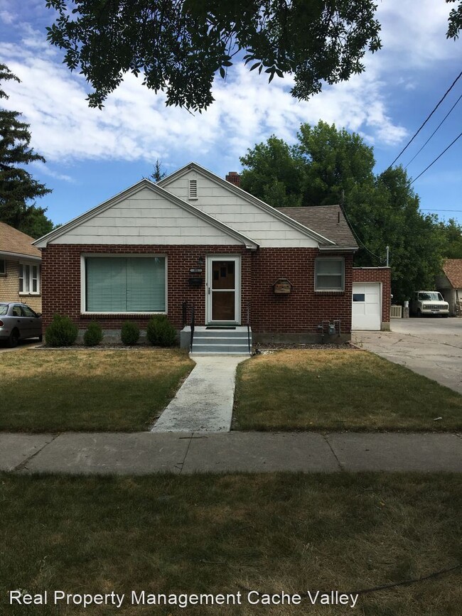 Building Photo - 3 br, 1.5 bath House - 351 W 200 N