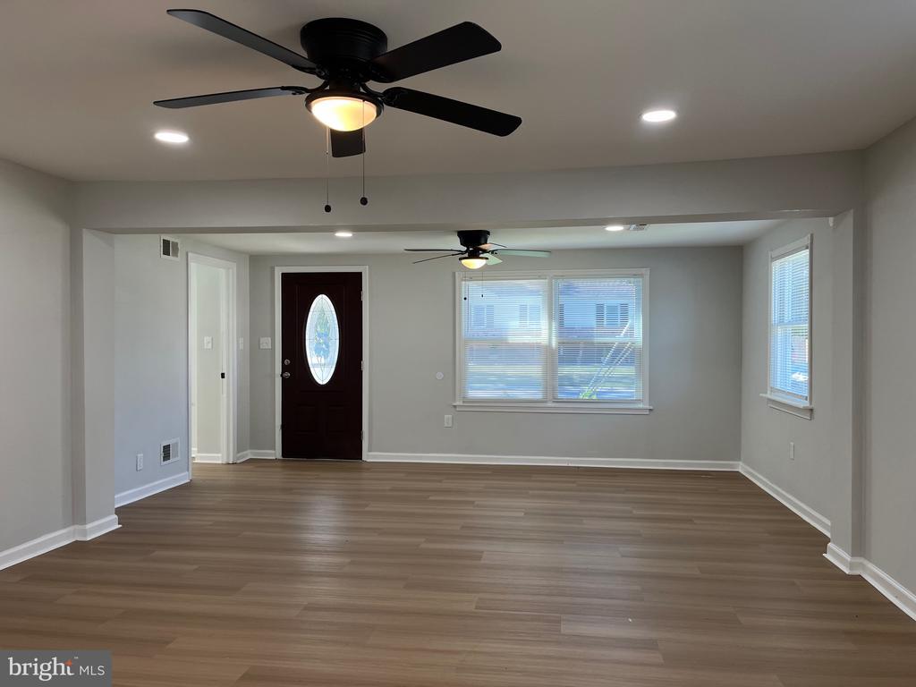 Foto del edificio - 402 Maple Ave