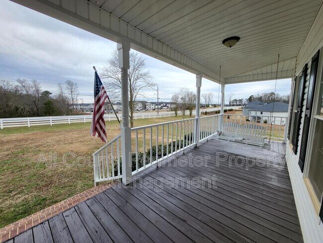 Building Photo - 653 Glenn Gee Rd