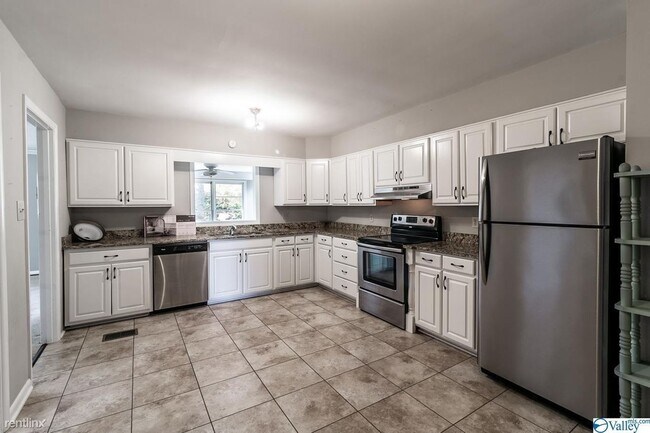 Building Photo - 3 br, 2 bath House - 7210 Cadillac Dr SE