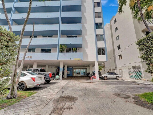 Building Photo - 1658 Bay Rd