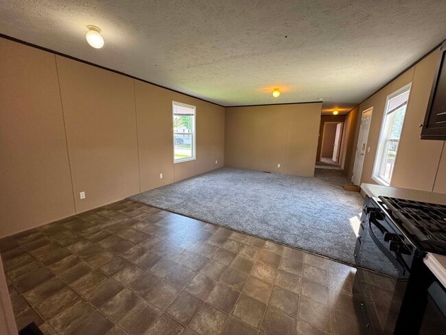 Building Photo - 48581 Pineview Dr