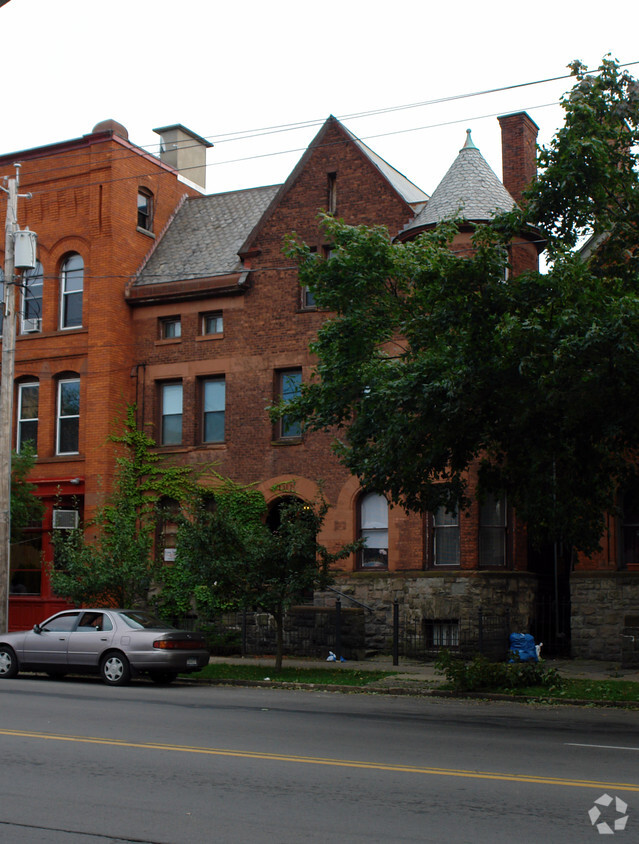 Building Photo - 1317 Genesee St