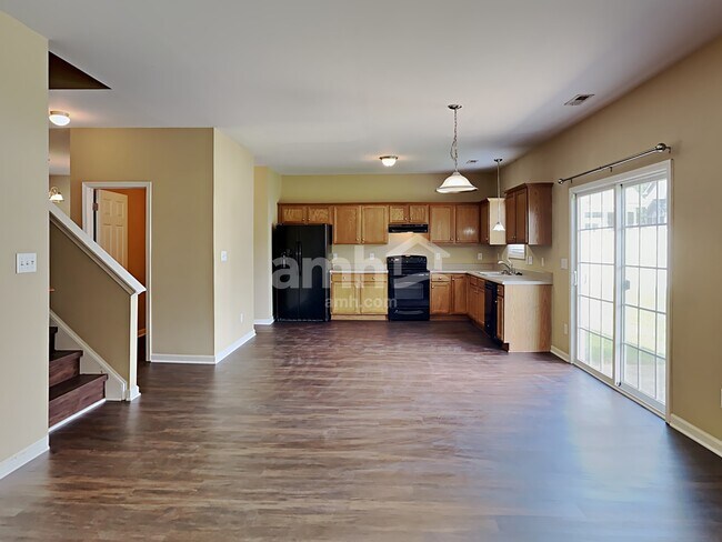 Building Photo - 813 S Hollybrook Rd