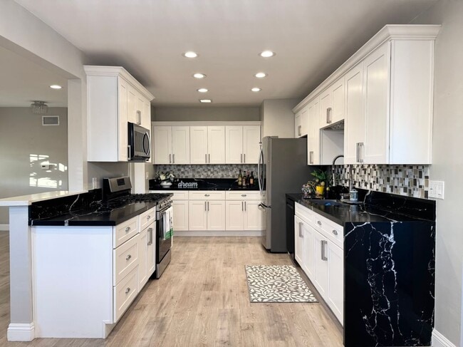 Foto del edificio - 1754 S Norfolk Ln