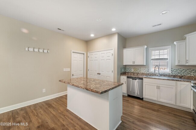 Building Photo - 428 Ridgeway Dr