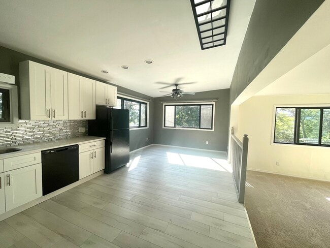 Building Photo - 21 Hemlock Hl
