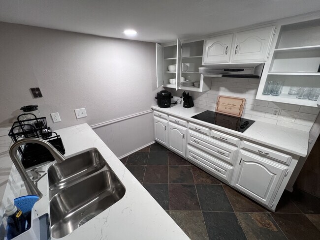Foto del edificio - 2729 Lawndale Dr
