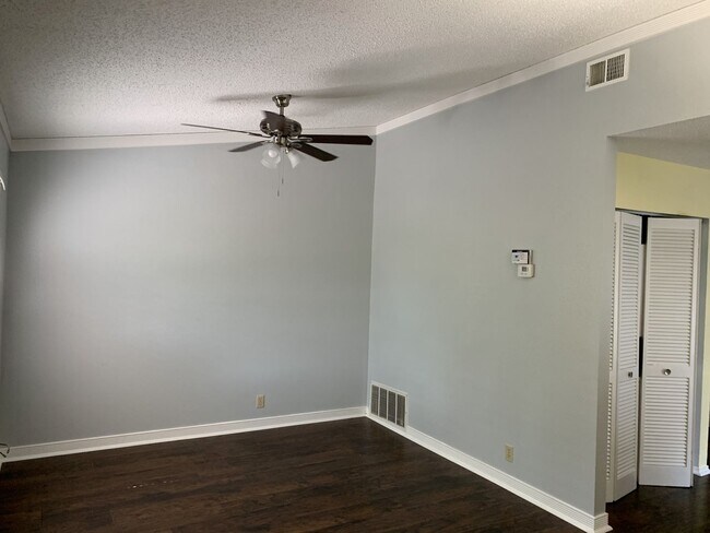 Foto del edificio - Ready for Move In  Nice & Clean 1 Bedroom ...