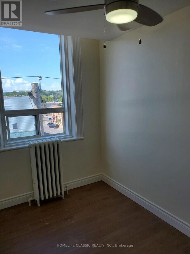 Photo du bâtiment - 5 Main St S