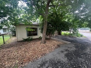 Building Photo - 2050 Laburnum Ave