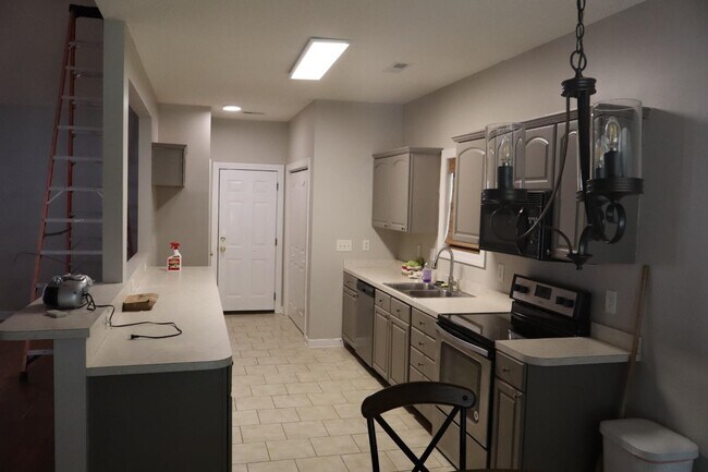 Building Photo - 130 Ashworth Dr