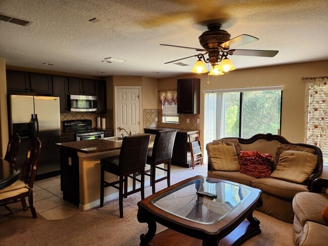 Building Photo - 3 Bedroom Townhome in Sanford