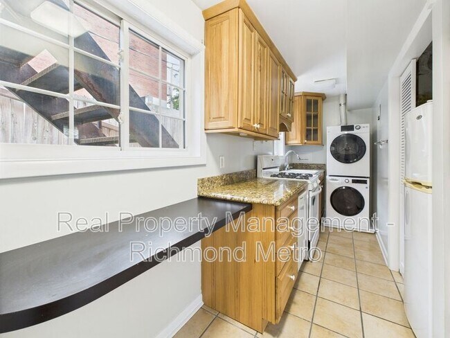 Foto del edificio - 4032 MacArthur Ave