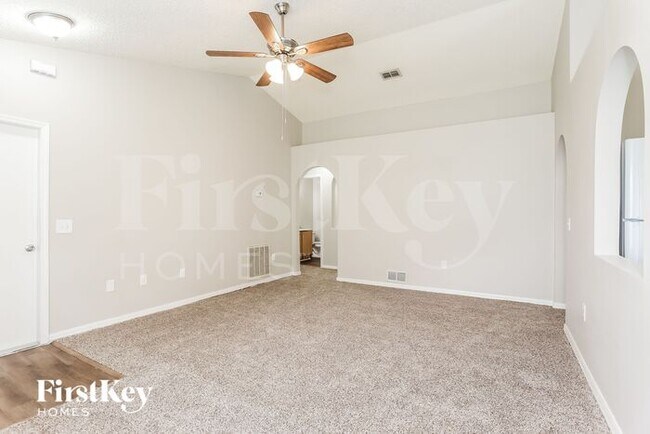 Foto del edificio - 8408 Oak Crossing Dr W