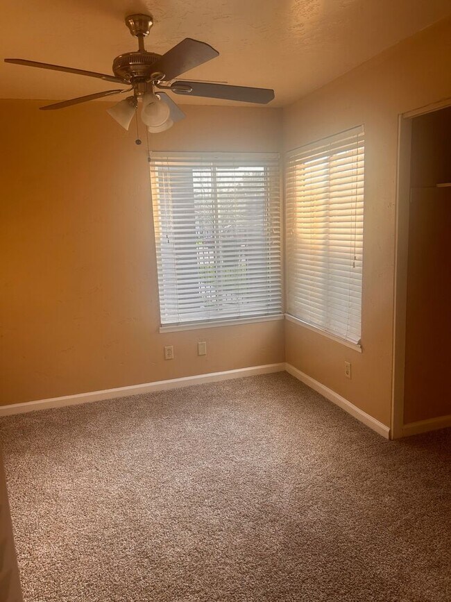 Foto del edificio - Cute home for rent in Visalia!