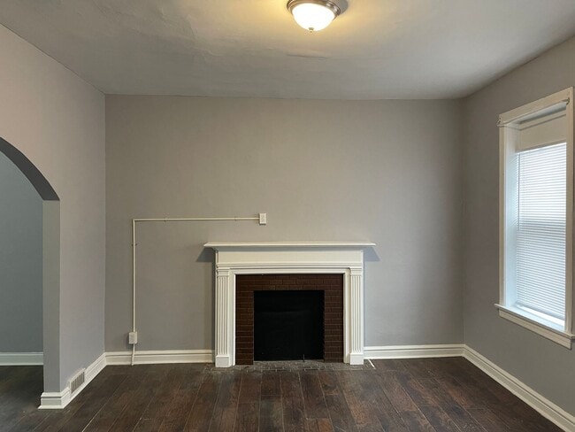 Foto del edificio - Large Spacious 4 BR 1.5 BA Ready to be Cal...