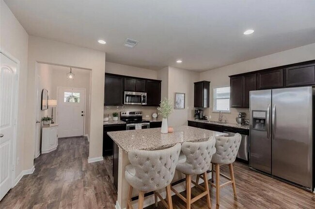 Foto del edificio - 652 Donegal Ln