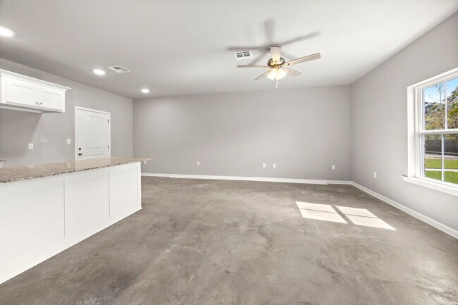 Foto del edificio - 18627 Greenwell Springs Rd