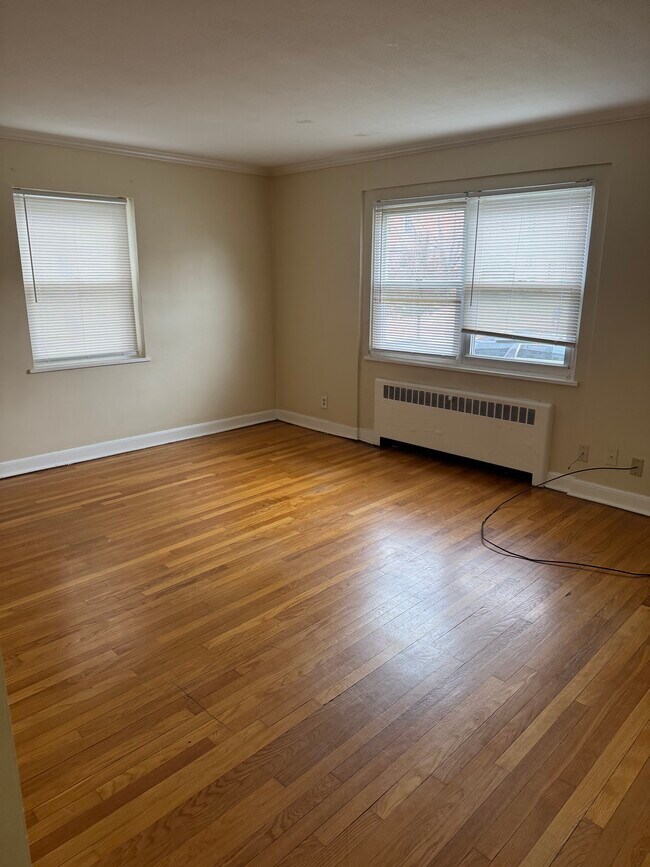 Foto del edificio - 877 Farmington Ave