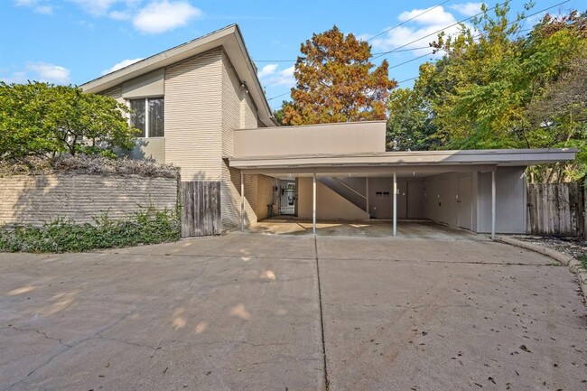 Building Photo - 6303 Deerwood Rd