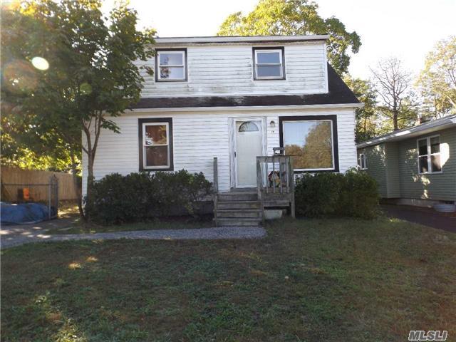 Primary Photo - 18 Mastic Blvd W