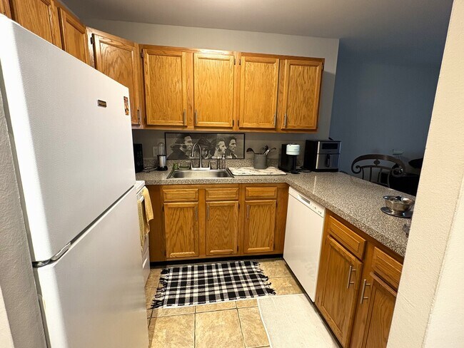Foto del edificio - 5810 Oakwood Dr