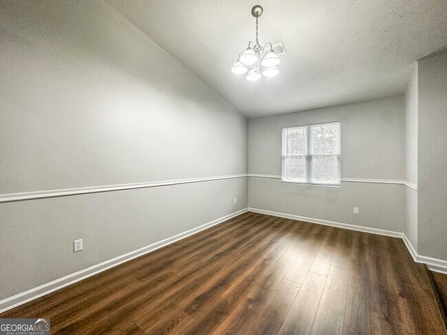 Foto del edificio - 7090 Birling Dr