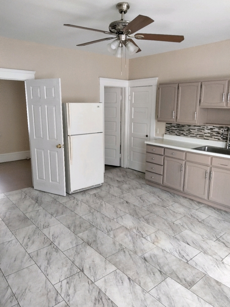 6002 Fleet Ave Cleveland, OH 44105 – photo 1