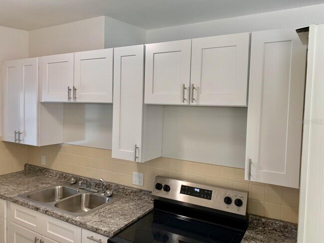 Foto del edificio - 3140 Crestwood Dr
