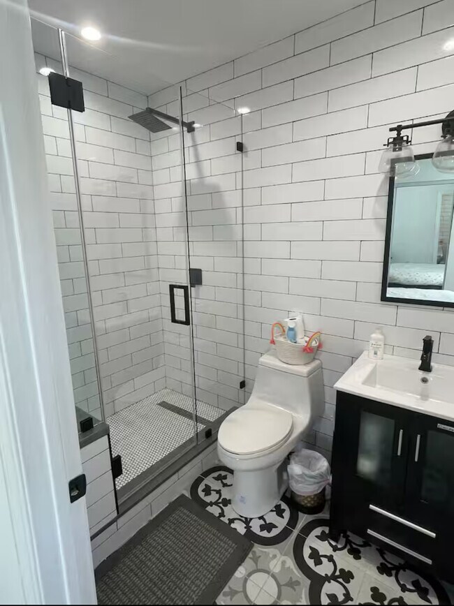 Foto del edificio - 5525 Hermitage Ave