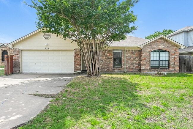 Building Photo - 829 Minuteman Dr