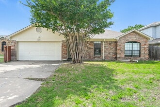 Building Photo - 829 Minuteman Dr