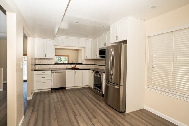 Building Photo - 1543 Shoal Dr