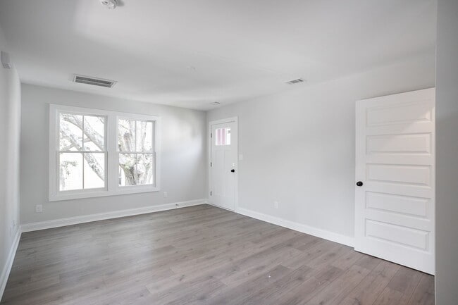 Building Photo - Downtown Savannah Carriage House New Construction