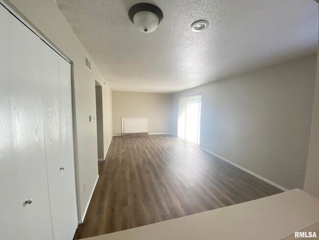 Foto del edificio - 5905 W Ridgecrest Dr