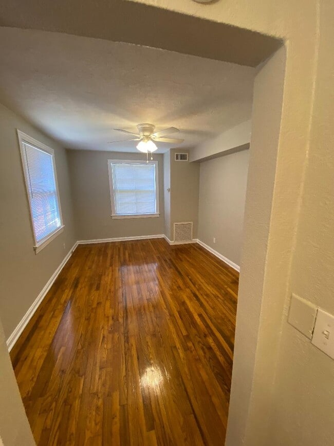 Sala de estar 1 - 2741 Riverside Ave