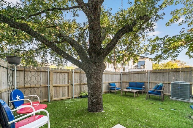 Foto del edificio - 6409 Berkman Dr