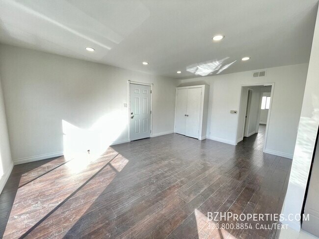 Foto del edificio - 7707 Romaine St