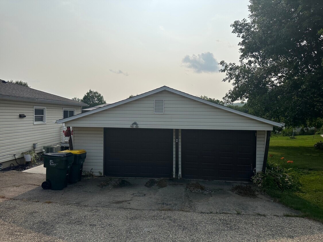 Foto principal - 10996 Brigham Ave
