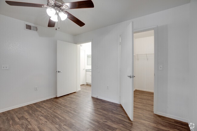 2BR, 2BA - 1,040 SF - Sun Terrace Apartments
