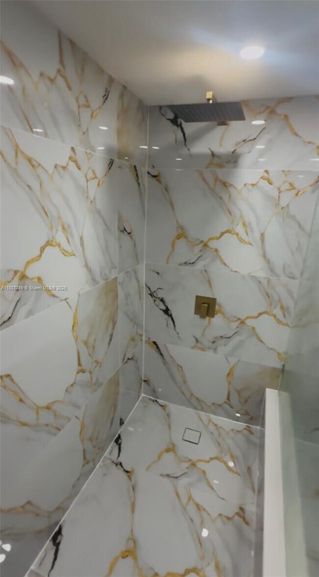 Foto del edificio - 600 NW 214th St