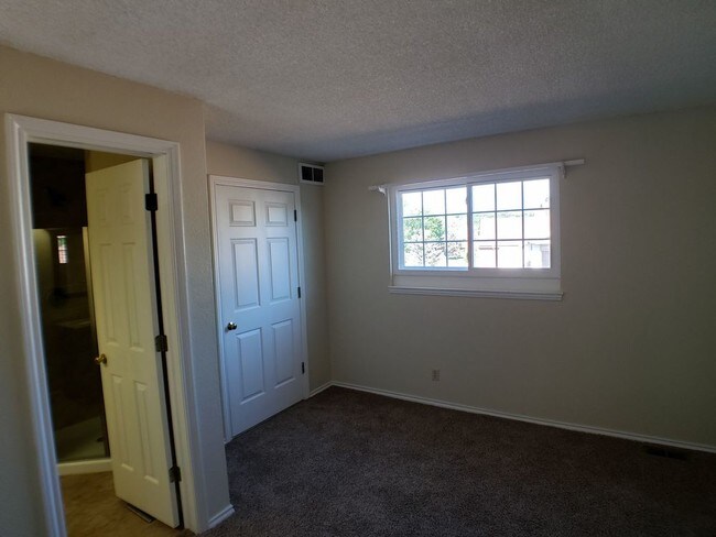 Building Photo - 3020 W Prentice Ave