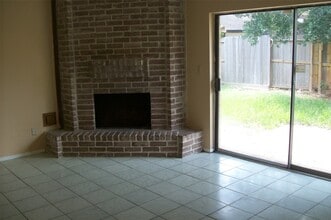 Building Photo - 10526 Crescent Moon Dr