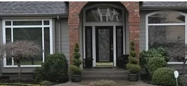 Building Photo - Luxurious Living on the Greens: Stunning 3...