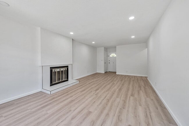 Building Photo - 301 Chesapeake Ave