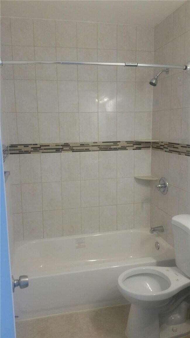 Foto del edificio - 2414 NE 25th Pl