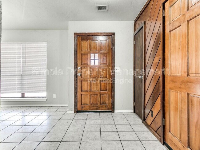 Foto del edificio - 706 W 1st St