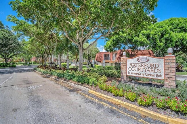 Foto del edificio - 9919 NW 6th Ct