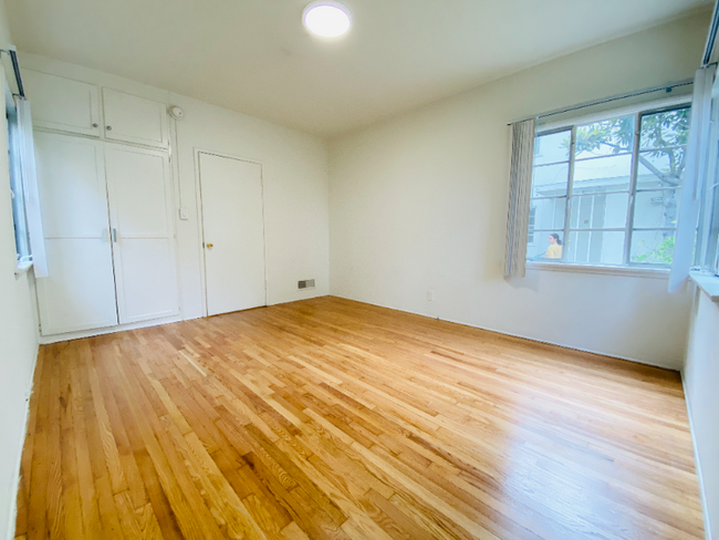Building Photo - 940 Gayley Ave